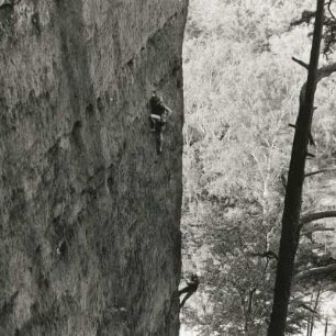 Sächsische Schweiz. Schmilkaer Gebiet, Rauschenstein. Bernd Arnold und Jürgen Cruse im unteren Teil der Langen Nordwest-Wand, Erstbegehung am 2. August 1980