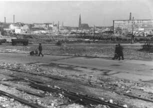 Hamburg-Altona. Die während der Operation Gomorrha 1943 zerstörte Königstrasse. Die Trümmer sind zumindest schon beräumt. Aufgenommen 1947