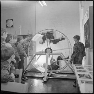 Jungen im Club der Kosmonauten im Pionierhaus "German Titow", 1968. SW-Foto © Kurt Schwarz.