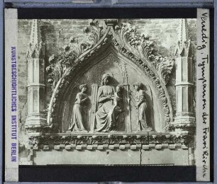 Venedig, S. Maria Gloriosa dei Frari,Venedig, S. Maria Gloriosa dei Frari, Cappella Corner,unbekannt (14. Jh.), Tympanonrelief der Cappella Corner in S. Maria Gloriosa dei Frari, Venedig : Tympanon