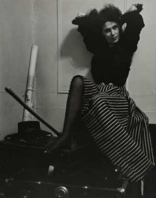 Die Malerin Leonora Carrington in ihrer Wohnung in Greenwich Village