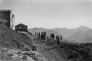 Dorf der Kabylen : Weg zu dem Eingang eines Dorfes der Kabylen