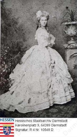 Senarclens-Grancy, Luise Freifrau v. geb. Gräfin v. Ötting und Fünfstetten, Freiin v. Schönfeld (1810-1876) / Porträt, in Barockkostüm, Ganzfigur