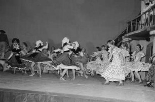 Szenenbilder eines Ballettabends mit den Ballettstücken "Goya-Suite", "Der Dreispitz" von Manuel de Falla und "Spanische Tänze" an der Komischen Oper Berlin : Szenenbild