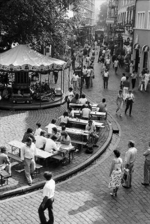 Freiburg i. Br.: Hock auf dem Rathausplatz