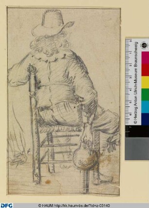 Figurenstudie: Rückenansicht eines jungen Mannes mit Hut, auf einem Stuhl sitzend und in der rechten Hand einen Krug haltend