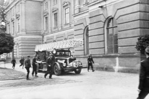 Dresden, Neustadt, Kurt-Fischer Platz (Olbrichtplatz), Nordhalle. Ausstellung: "80 Jahre Berufsfeuerwehr", 17. Juli 1948