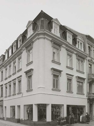 Pirna, Wohnhaus : Pirna. Wohnhaus mit Laden. Eckansicht