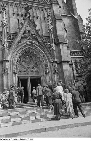 Besucher der Bachfeier vor der Thomaskirche