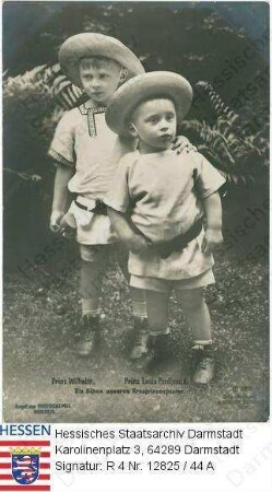 Wilhelm Kronprinz v. Preußen (1906-1940) / Porträt mit Bruder Prinz Louis Ferdinand v. Preußen (1907-1994) / in Garten stehend, Ganzfiguren