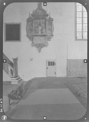 Erfurt-Altstadt. Kaufmannskirche St. Gregor (Baubeginn 1291, Wiederherstellung bis 1952). Inneres (Teilansicht) mit Epitaph nach Norden