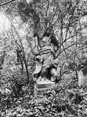 Dresden, Eliasfriedhof. Grabmal einer/s Unbekannten. Vorderansicht