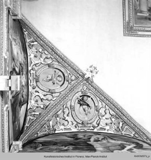 Lünettenfolge mit der Geschichte der Psyche : Gewölbezwickel mit Grotesken und Putten mit dem Wappen Ferdinandos de' Medici und Christinas von Lothringen
