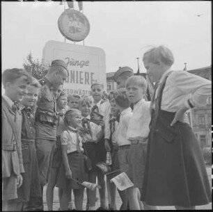 Dresden. 1. Pioniertreffen der DDR. Freundschaftstreffen mit sowjetischen Soldaten