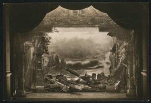 Bühnenbild, Festspielhaus Bayreuth: Einsturz der Gibichungenhalle (Götterdämmerung)
