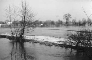 Überschwemmung : Überschwemmte Felder im Winter