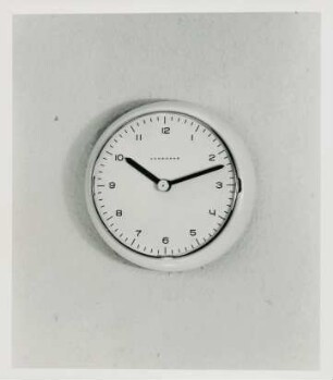 Junghans Wanduhr "331/0270" von Max Bill