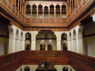 Fes - Palast Fondouk Nejjarine : Im Palast Fondouk Nejjarine aus dem 18. Jahrhundert ist heute ein Holzmuseum mit sehenswerter Einrichtung untergebracht. Aufgenommen in Fes am 29. Oktober 2010