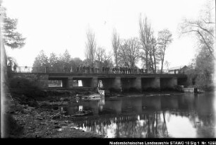 Wallanlagen und Gebäude in Wolfenbüttel Enthält: Okerbrücke Wallstraße