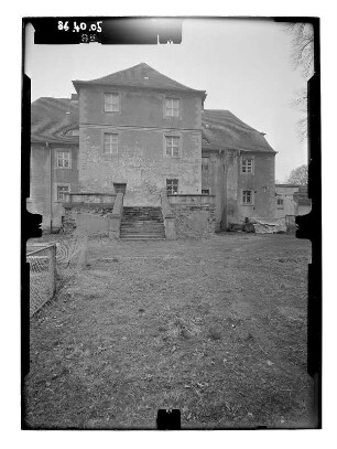 Mellenthin, Dorfstraße 25. Schloß (1575-1580, Umbau 1904). Gartenfront mit Treppe zum Park