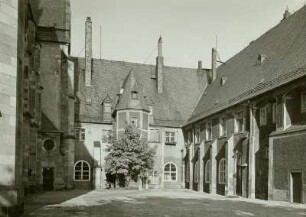 Schloss & Ehemaliges Benediktinerkloster