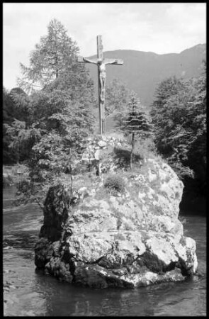 Bad Ischl: Wegkreuz in der Traun [Kreuzstein]