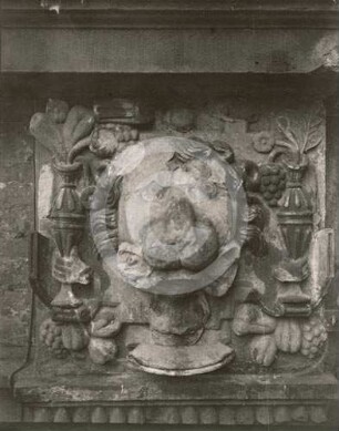 Rollwerkkartusche mit Löwenrelief am Altstädtischen Rathaus Danzig