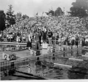 Siegerehrung 200 m-Brustschwimmen der Männer, Olympische Spiele Helsinki 1952
