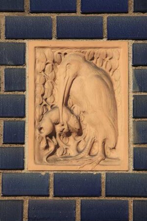 Terrakottareliefs — Vogel mit Ratte