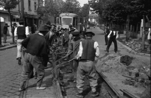 Bukarest: Arbeiter wechseln Schienen aus