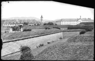 Theresienstadt. Kleine Infanteriekaserne und Verpflegungsmagazin : Theresienstadt. Kleine Infanteriekaserne und Verpflegungsmagazin hinter dem Ravelin