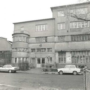 Dresden-Tolkewitz, Kipsdorfer Straße 153 / Schlömilchstraße. Straßenbahn-Hauptwerkstatt mit Verwaltungsgebäude (1924/1927). Straßenfront Teilansicht