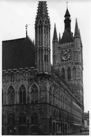 Tuchhallen und Belfried, Ypern, Flandern, Belgien