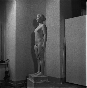 Schwimmerin : Schwimmerin. Gips, getönt (vor 1958; W. Arnold)
