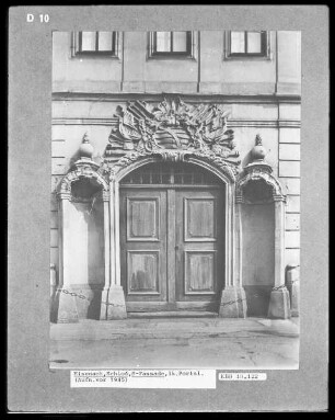 Portal an der Südfassade