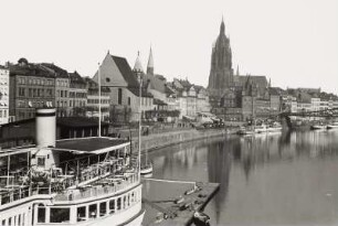 Frankfurt (Main), Blick von der Untermainbrücke auf Mainkai und Dom