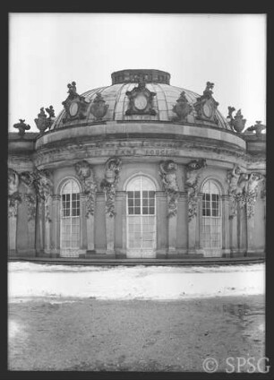 Potsdam, Schloss Sanssouci, Aussenansicht, Mittelteil.