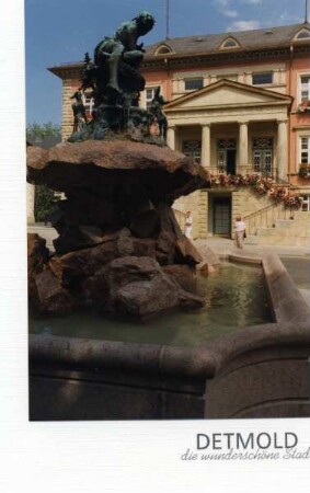Faltkarte mit Umschlag. Donopbrunnen vor dem Rathaus. Detmold