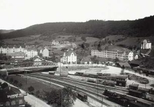 Waldshut-Tiegen, Stadt : Waldshut-Tiengen. Stadtteilansicht mit Kolpingbrücke und Kolpinghaus, rechts der Güterbahnhof