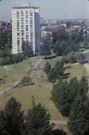 180° Panorama, Bild 1 von 7. Blick auf die Bauaustellung Interbau 57 vom Wohnhaus Giraffe über Hansaplatz bis Richtung Siegessäule. Berlin-Hansaviertel, Händelallee