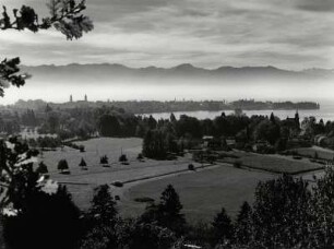 Lindau, Abendstimmung mit Blick auf die Insel, im Hintergrund der Voralberg