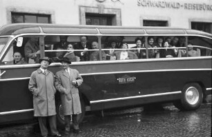 Freiburg: Werbewagen Luzern; Luzerner Gäste im Bus bei der Abfahrt
