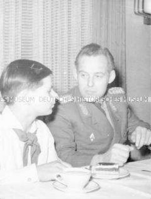 Pioniere zu Gast beim Stadtkommandanten von Berlin, Helmut Poppe