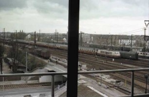 Karlsruhe: Hauptbahnhof; Einfahrt IC-Zug in Hauptbahnhof