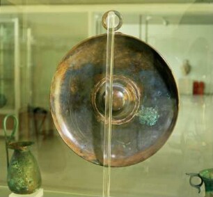 Ioannina. Archäologisches Museum. Bronzene Kultschale, 6. Jh. v. Chr. Libationsschale, chthonischer Kult. Aus Dodona