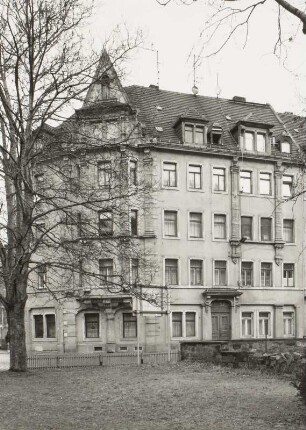 Meißen, Wohnhaus, Straßenansicht mit Eckerker und Haustür