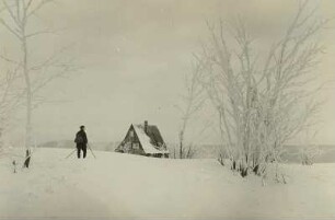 Erzgebirge im Winter. Schellerhau. Skiläufer vor Kammbaude