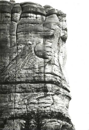 Sächsische Schweiz, Schrammsteine. Falkenstein. Seilschaft Ehrhardt Renger über dem 2. Ring des Südostweges (Strubichweg, VIIb)