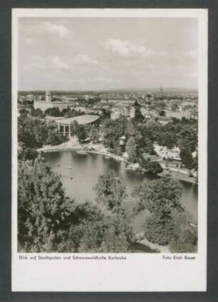 Blick auf Stadtgartensee und Schwarzwaldhalle Karlsruhe
