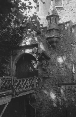 Eingang zum Schloss Lichenstein : Der Eingang des Schlosses Lichtenstein mit einer Zugbrücke